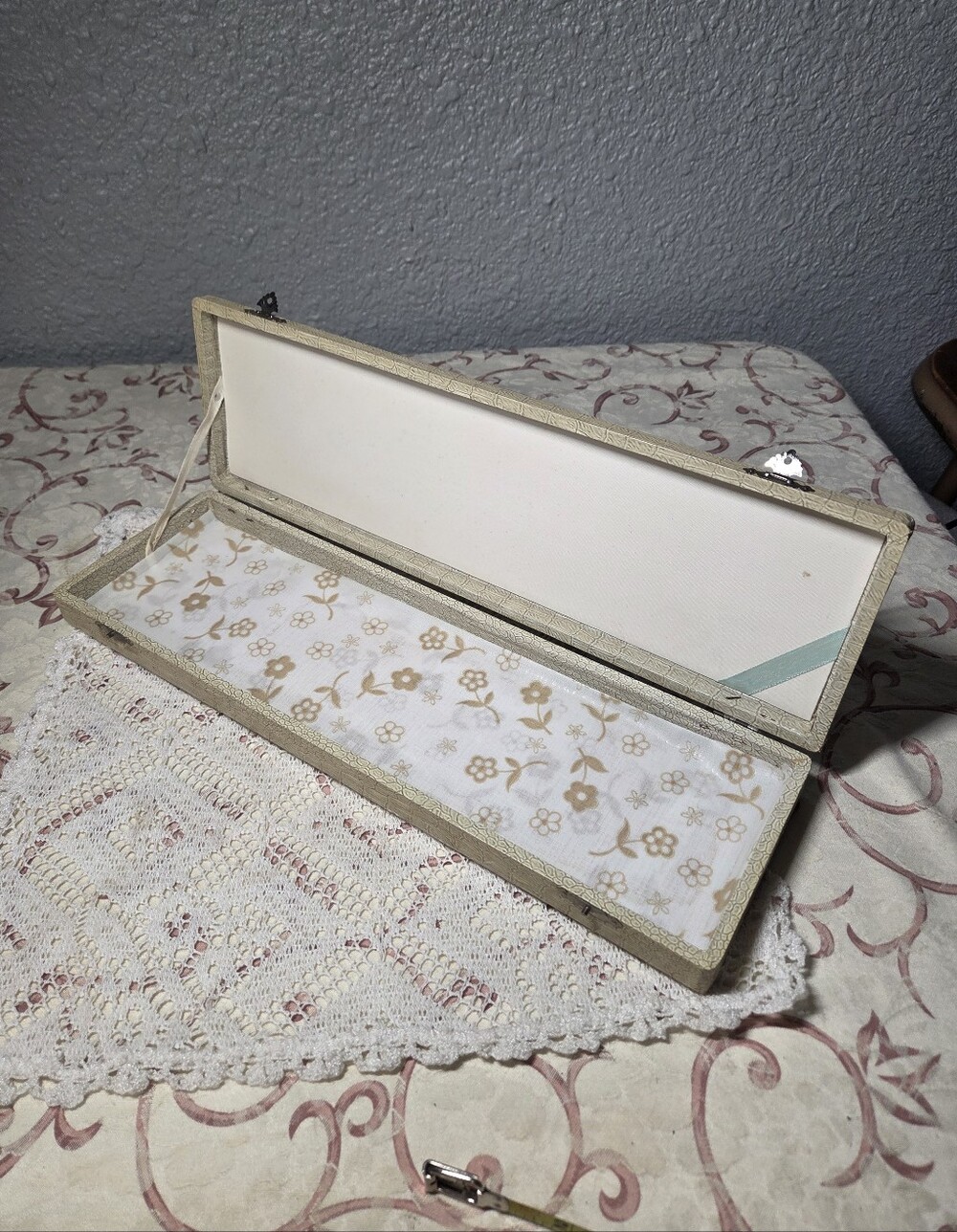 Vintage Lady's Glove Box Hinged Lined Tray. Boudoir Vanity
